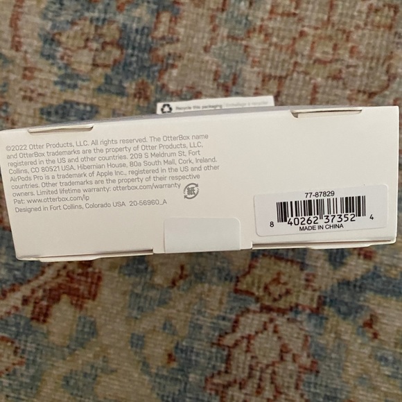 BNIB Black Otterbox Airpods Case - 3rd Generation - Picture 5 of 6